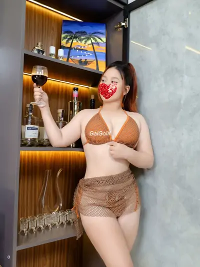 BÉ MIU XINH XẮN ĐÍT CONG VÚ BỰ DOGGY ĐÁ BI MÚC CU DÂM BAO PHÊ CHIỀU KHÁCH thumb 18