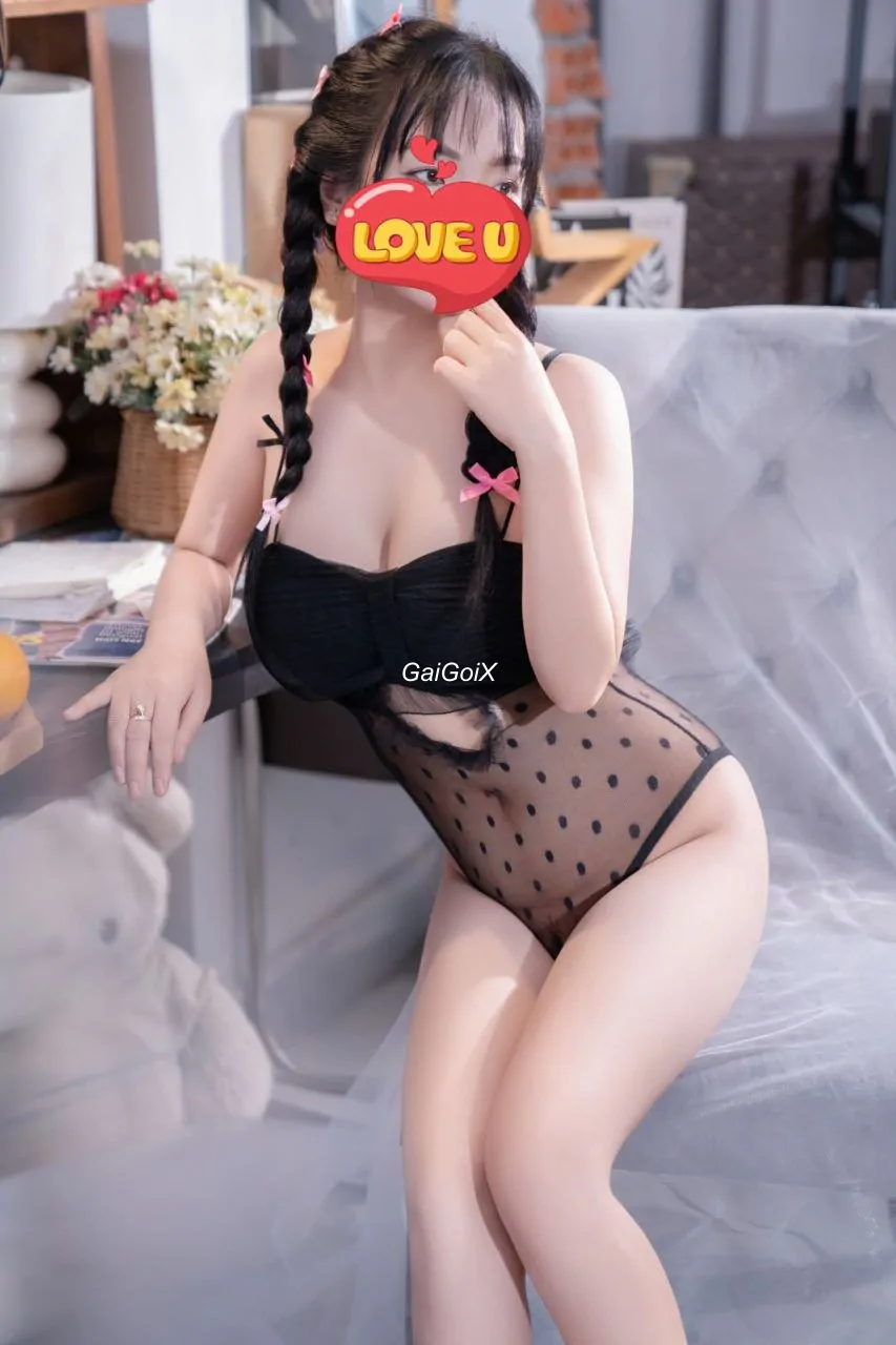 Bé Trang Dâm đãng với cặp mông nẫy đủ tư thế chịch 1