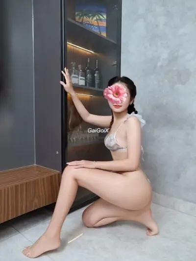 BÉ NGỌC NHI CUTE XINH SIÊU PHẨM LÀM TÌNH BÚ LIÊM CU VÀ SÁNG TẠO TƯ THẾ RẤT DÂM CHIỀU KHÁCH PHỤC VỤ TỐT thumb 11